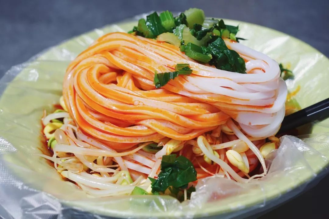 我們花了6小時掃蕩秦鎮18碗涼皮，吃出5碗真愛!