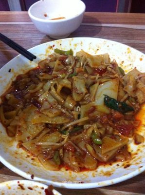 炒涼皮超級(jí)好吃