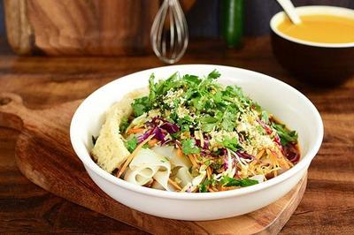 魏家涼皮縣級怎么加盟?雙遼市開店前期投入200萬以上