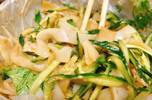 在天津,這家天天排隊,現(xiàn)買現(xiàn)做的涼皮你吃過嗎